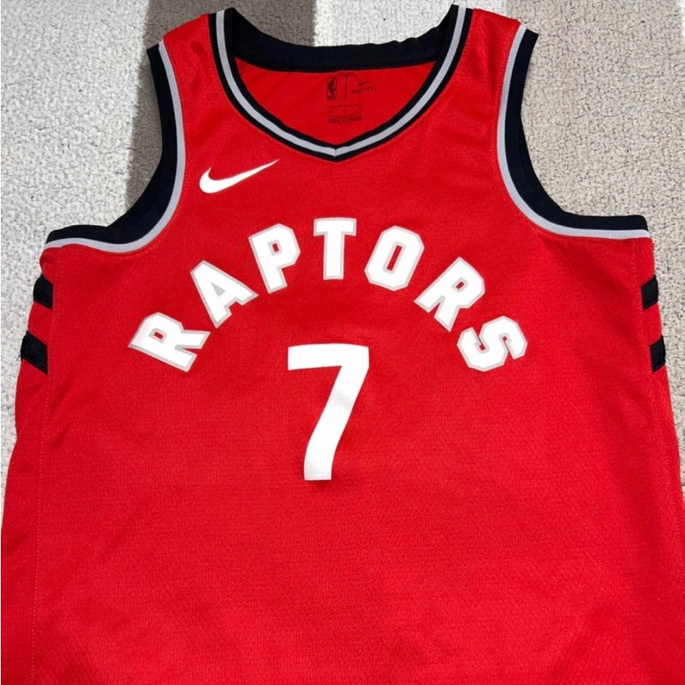 Mens Nike Toronto Raptors Kyle Lowry Jersey

Size Medium (44)

Like new